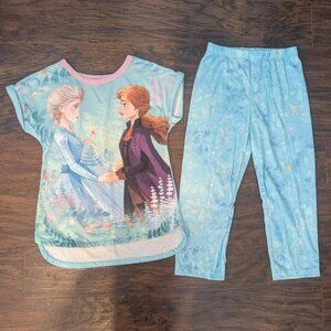 *5/$25* Disney Frozen 2 piece Girl's Pajama Set - Size 5/6